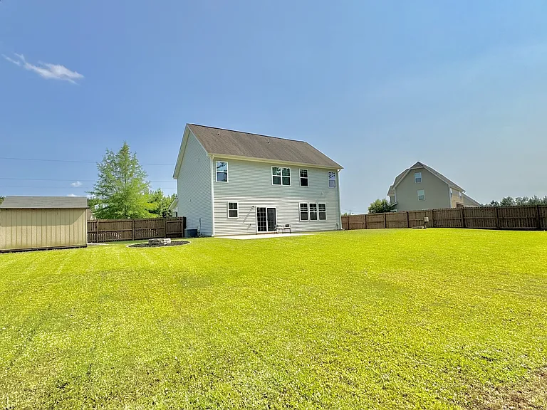 108 Courtney Dr — Photo 2