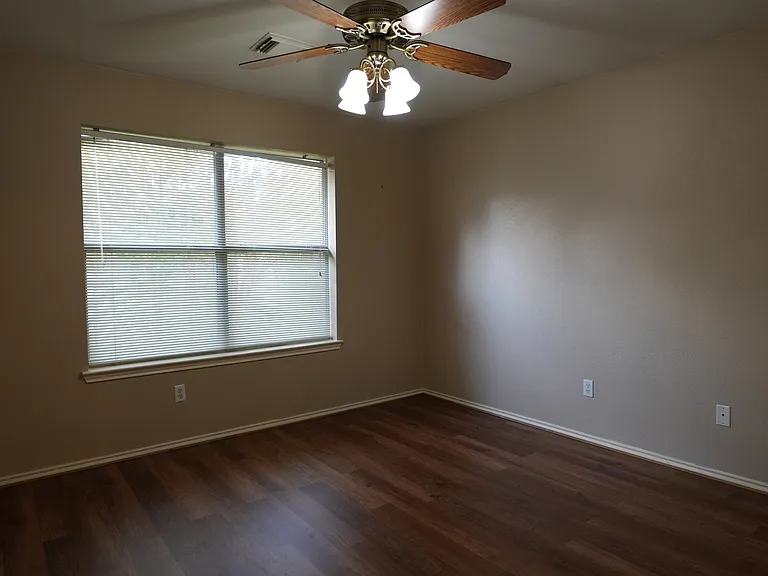 19419 Stamford Dr — Photo 15