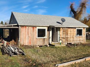 606 W McCoy St, Oakesdale, WA 99158