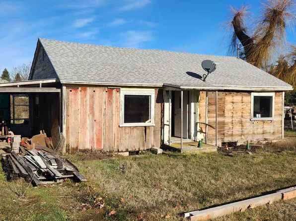 606 W McCoy St, Oakesdale, WA 99158