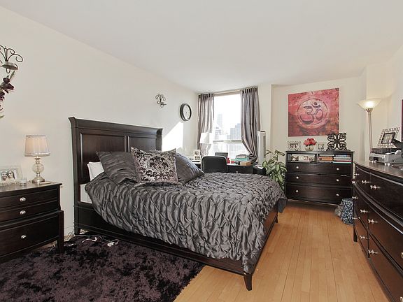 5th image of 1360 N Sandburg Ter APT 1611