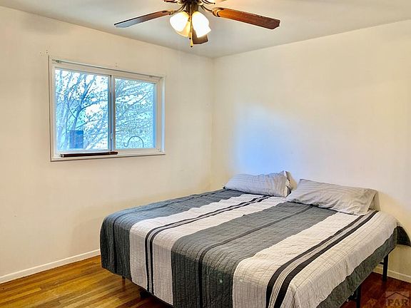 4th image of 42 Dundee Ln