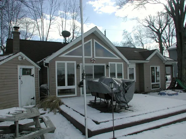 51616 Fish Lake Dr, Marcellus, MI 49067