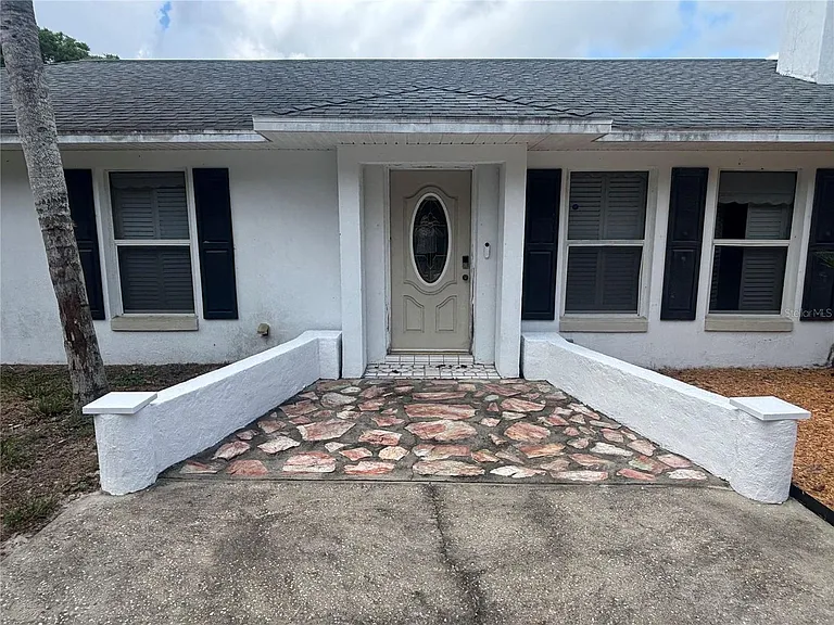 510 S Cedar Ave — Photo 2