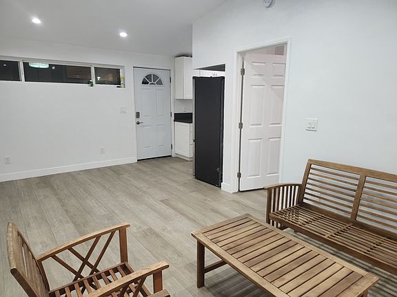 5th image of 6602 Woodlake Ave
