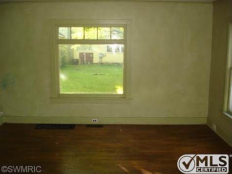 5th image of 343 E Allegan St