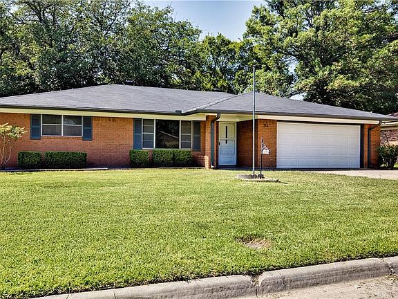 4th image of 313 Hillside Dr