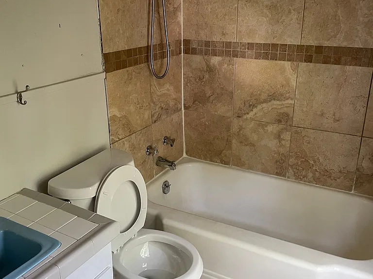 822 College St #2 — Photo 6