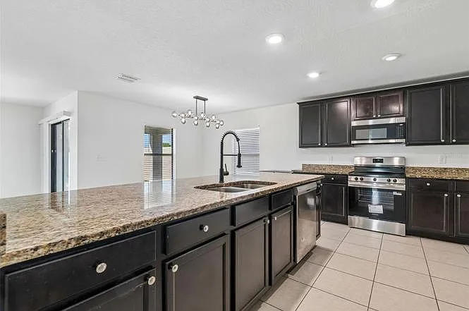 1009 Culbreath Green Ct — Photo 9