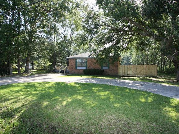 Driveway fits 8 cars