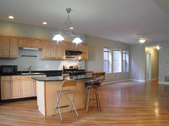 2nd image of 6148 S Woodlawn Ave APT 1A