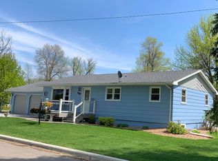 708 E Park Ave, Milbank, SD 57252