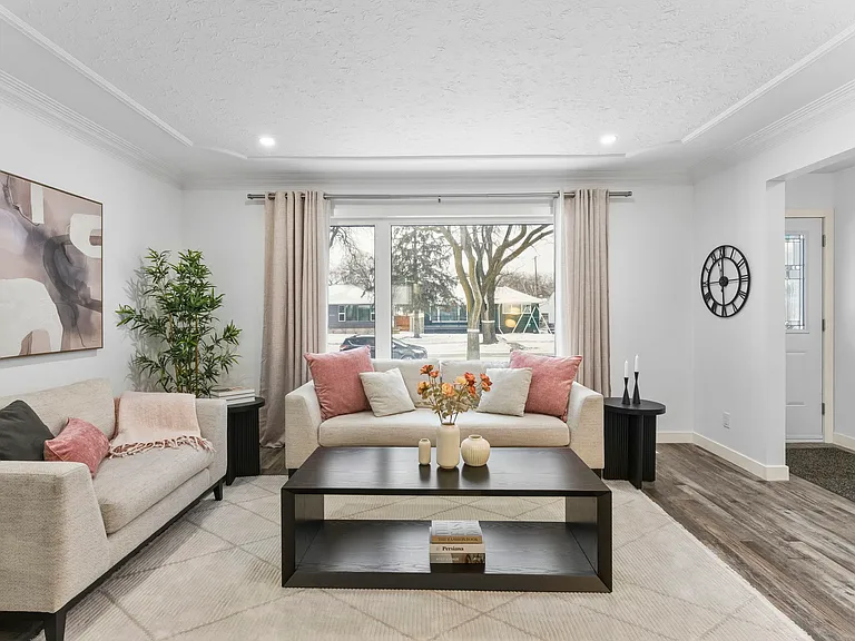 639 Brock St #639 — Photo 5