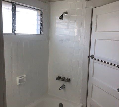 1928 daly bathroom pic 2