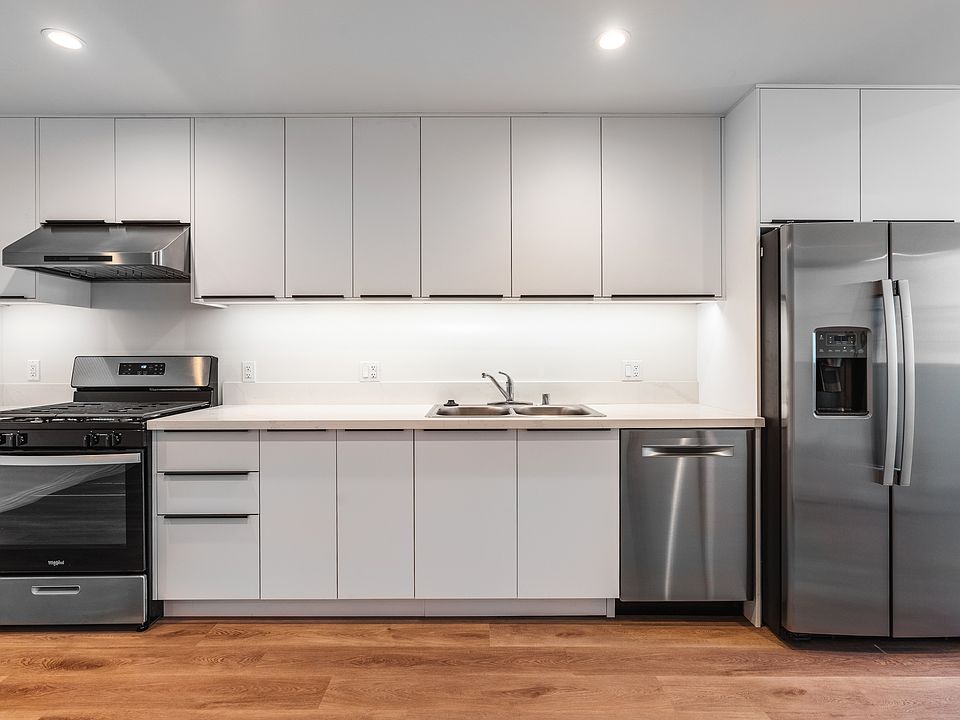 2nd image of 951 S Wilton Pl #201