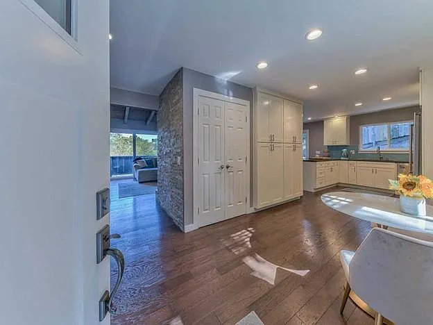 247 Mar Vista Dr — Photo 4