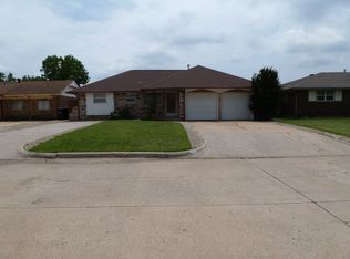 1048 NW 2nd St, Moore, OK 73160