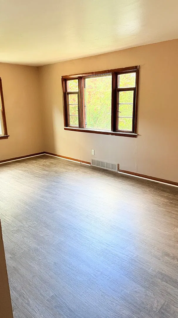 2 bedroom single family home ready now-Shenango school district — Photo 3