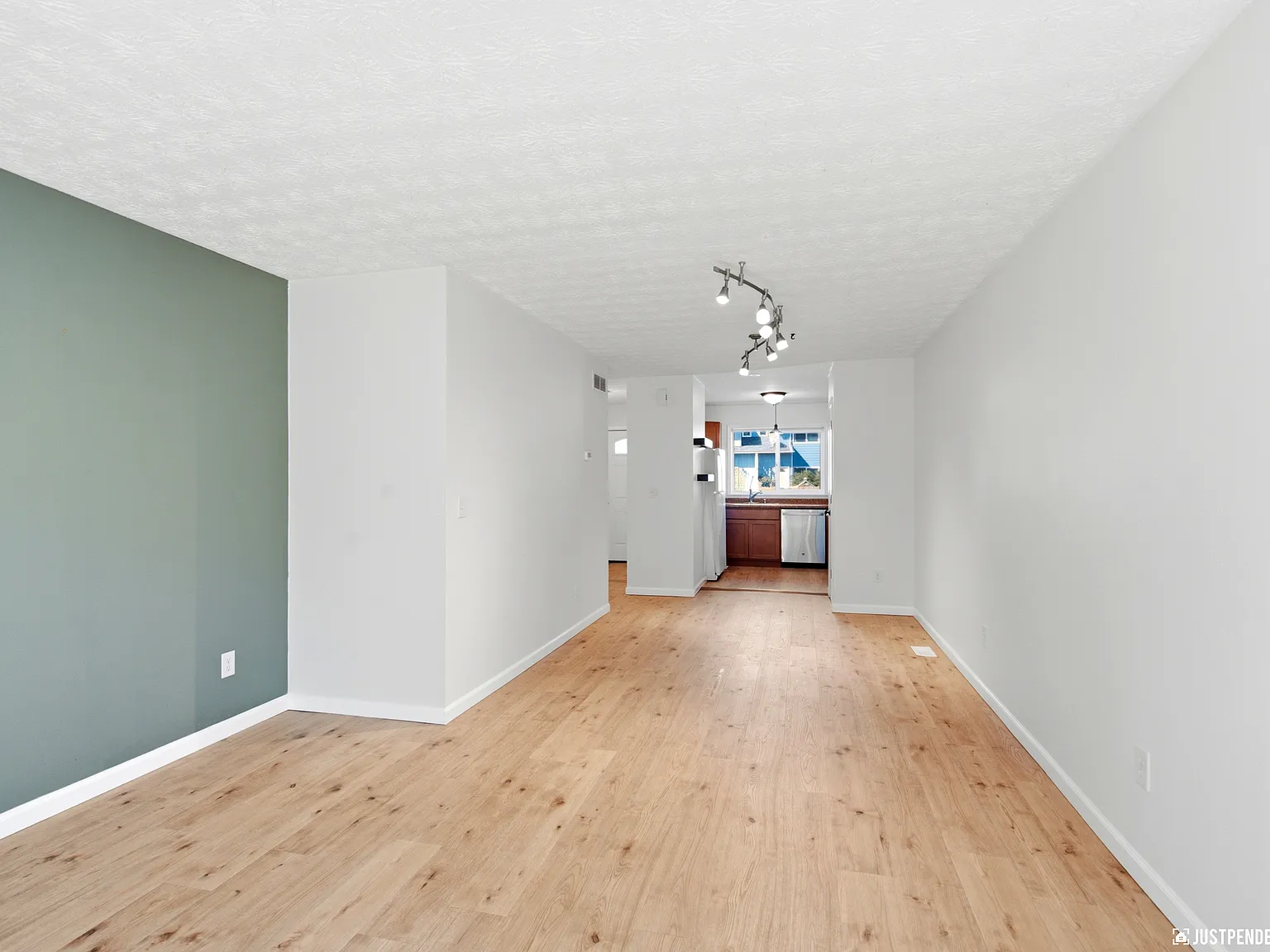 2 bed, 856 sqft, $2,200 — Photo 4