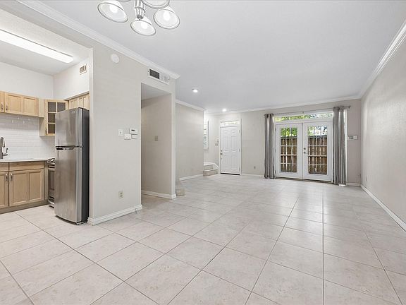 5th image of 2100 Tanglewilde St APT 261