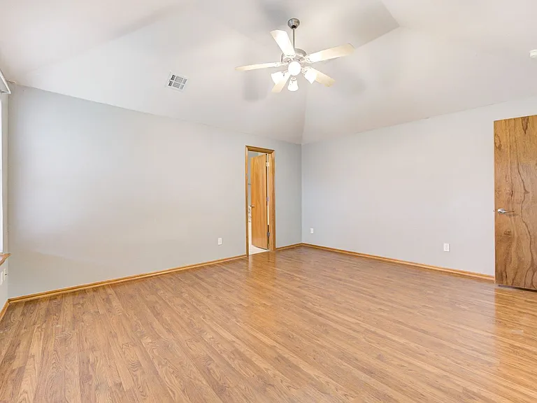605 Eastview Dr — Photo 34