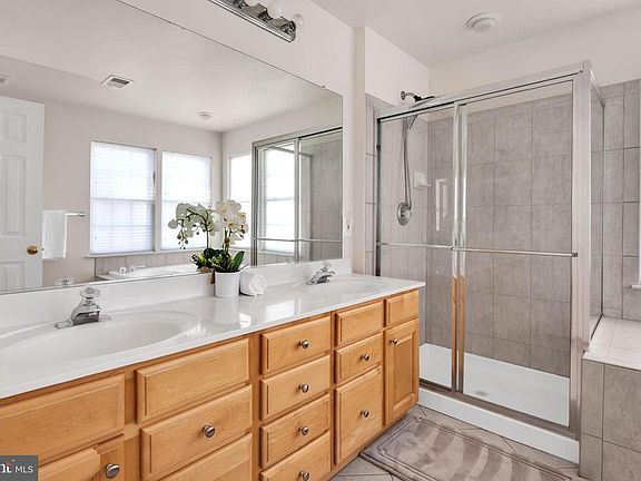 No need to share your sink space