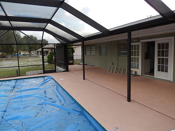 5th image of 357 NE Floresta Dr