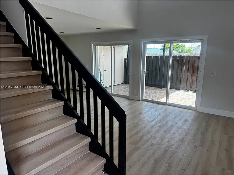 6532 NW 170th Ter — Photo 8