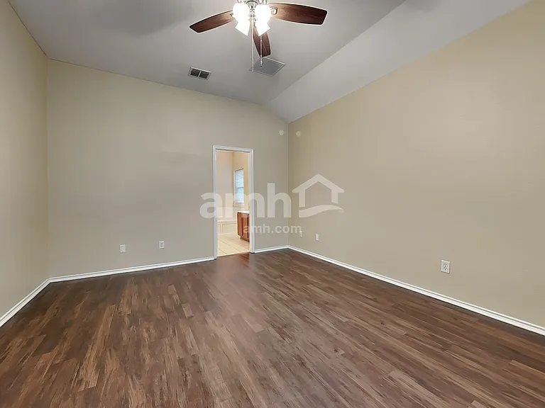 1003 Utopia Ln — Photo 12