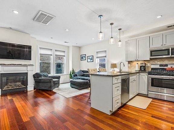 3rd image of 188 Bolton St #3