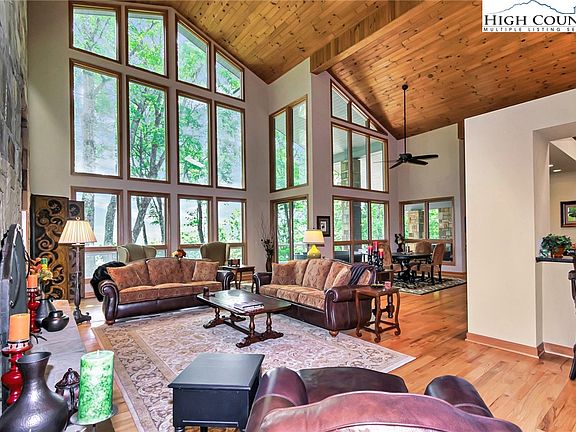 3rd image of 1124 Cottage Crest
