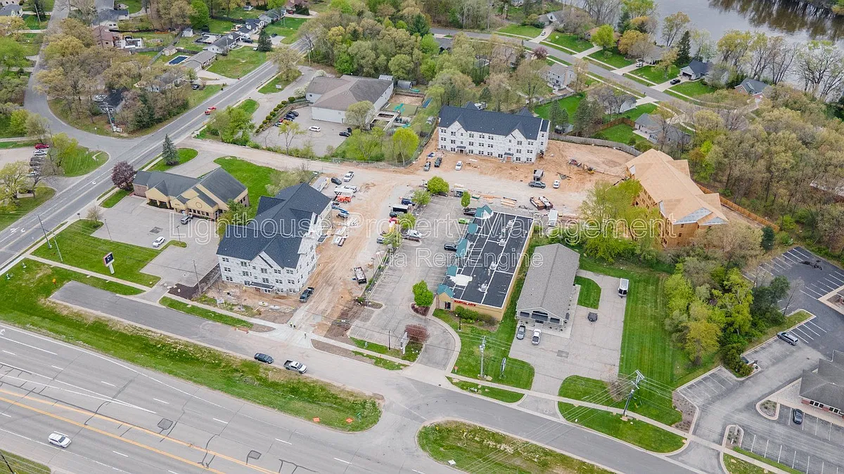 Building Photo - 4965 Plainfield Ave NE #1