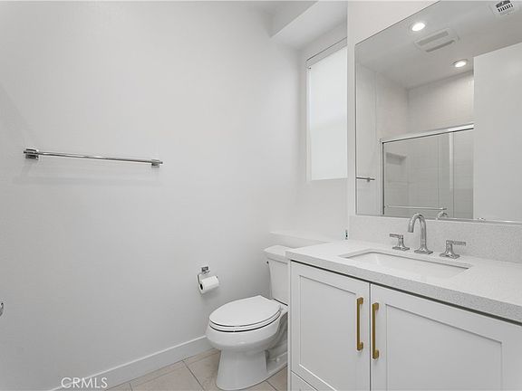 5th image of 651 S Lyon St