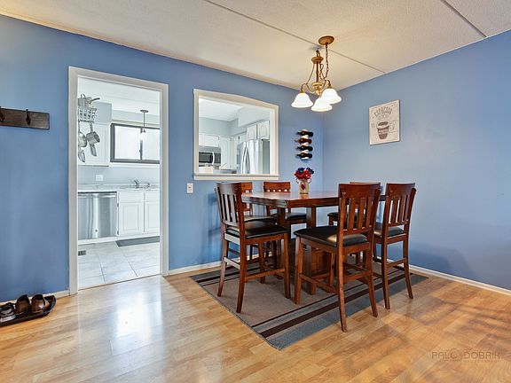 4th image of 423 Elm St APT 5C