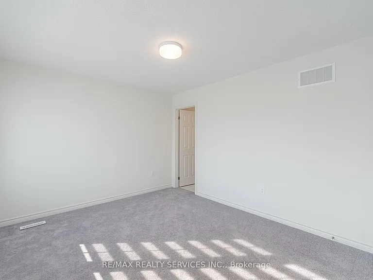 7 Sandhill Cres N — Photo 29