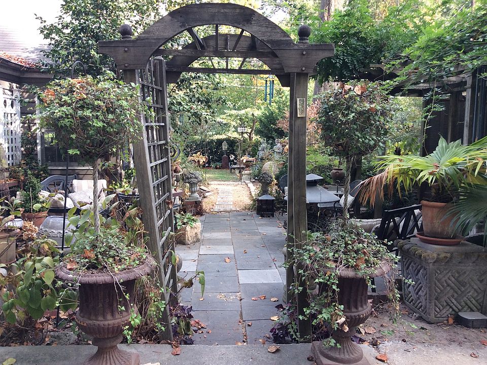 Lovely shared yard