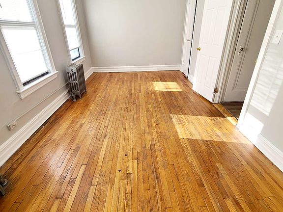 3rd image of 958 E 227th St #3
