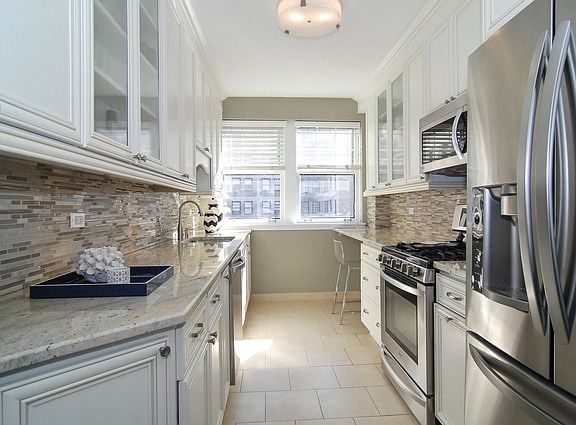 4th image of 415 W Aldine Ave APT 12D