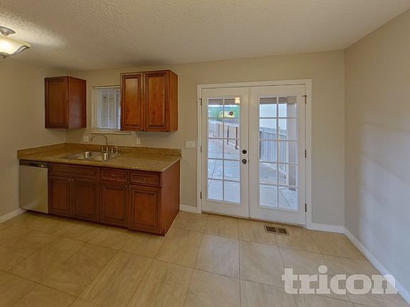 5th image of 2320 Bruno Cir