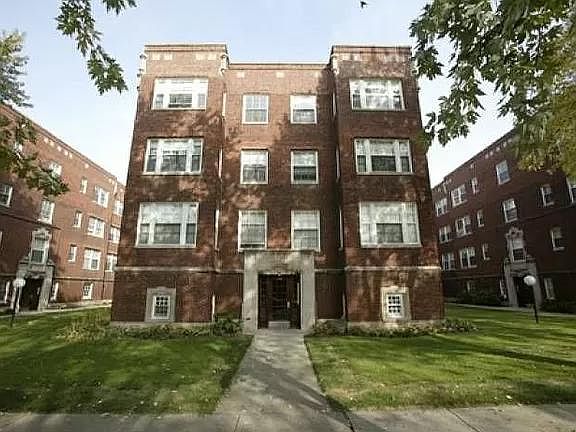 2nd image of 1705 W Albion Ave APT 1E