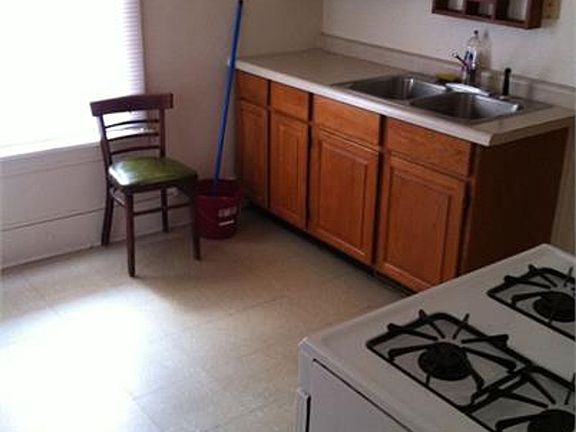 2nd image of 805 E Main St APT 3