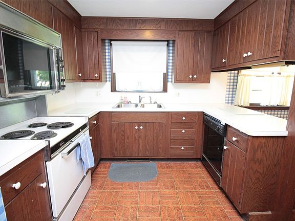 4th image of 124 Carol Ave