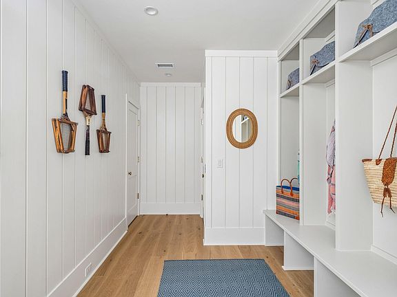 5th image of 303 Queens Ct #2