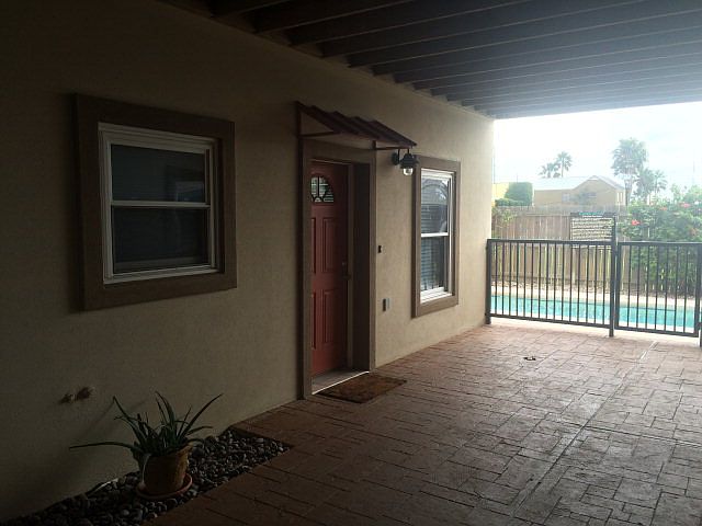 1st image of 103 W Dolphin St