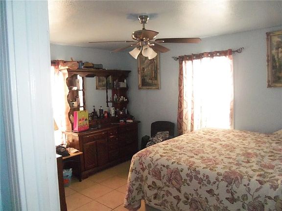 3rd image of 2816 Kingsford Ave