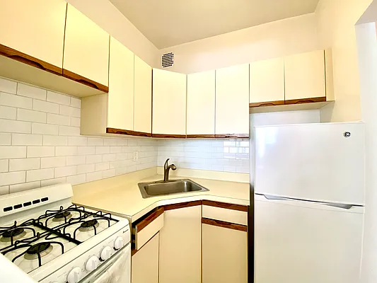 Rented by City & Suburban | media 2