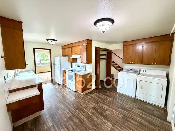 1446 Rainier Dr #4, Tacoma, WA 98466
