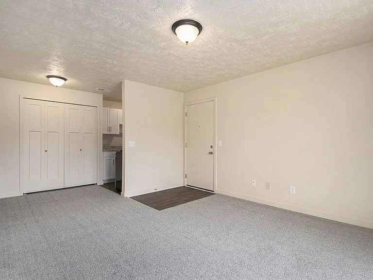 Old Farm Apartments — Photo 31