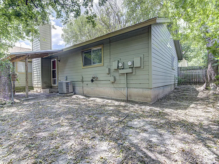 824 King Albert St — Photo 21