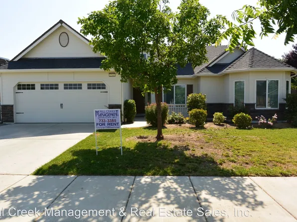 2540 N Vickie St, Visalia, CA 93291